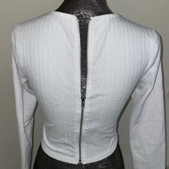 Long Sleeve Crop Top - Picture 13 of 14